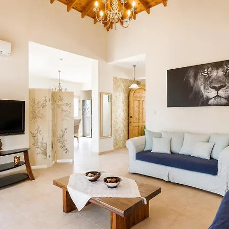 Lone Villa Argaka